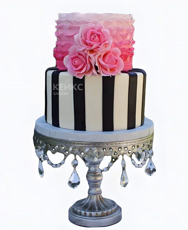 Торт в полоску с розовыми цветами для девочки Торт в полоску с розовыми цветами для девочки Фото