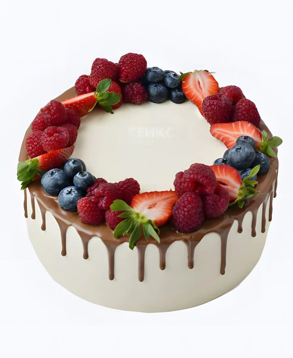 Молочный торт с клубникой, голубикой и малиной Молочный торт с клубникой, голубикой и малиной Фото