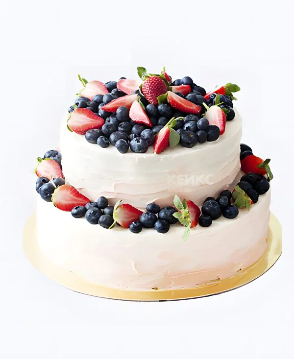 Торт с фруктами и ягодами и нежным кремом Фото