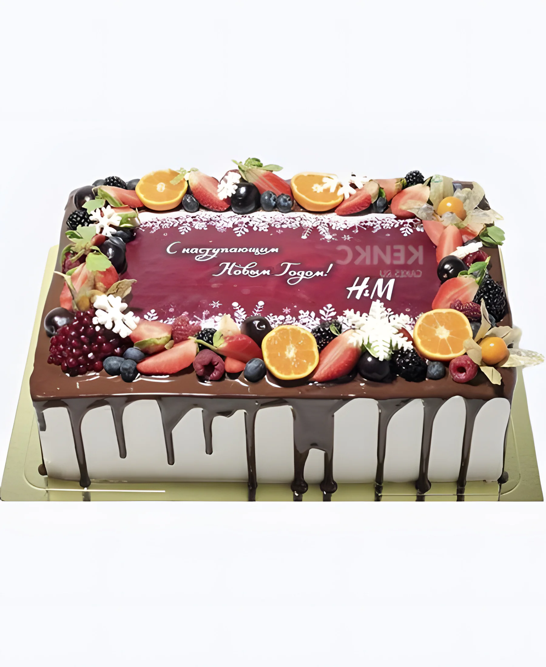 Большой торт с ягодами на новогодний корпоратив Фото