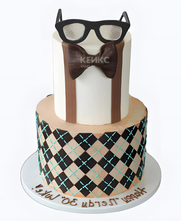 Стильный торт с коричневой бабочкой и очками Стильный торт с коричневой бабочкой и очками Фото
