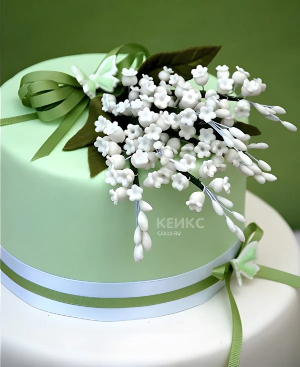 Зеленый торт с ландышами Фото