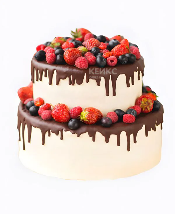 Торт шоколадный с ягодами Фото
