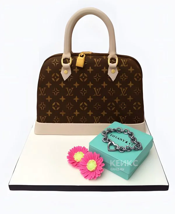 Торт в виде сумки Луи Виттон с браслетом Торт в виде сумки Луи Виттон с браслетом Фото