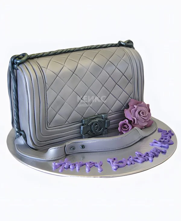 Торт в виде серебряной сумки шанель Торт в виде серебряной сумки шанель Фото