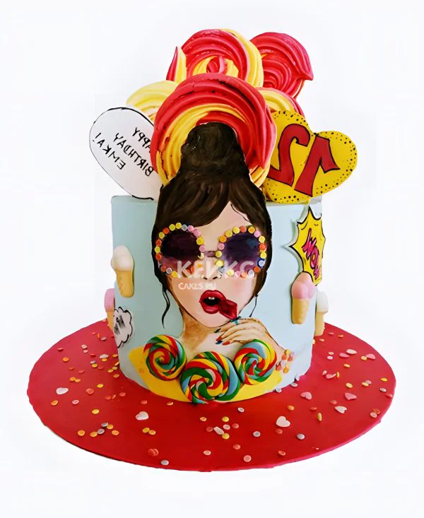 Яркий торт с леденцами и девушкой в очках Яркий торт с леденцами и девушкой в очках Фото