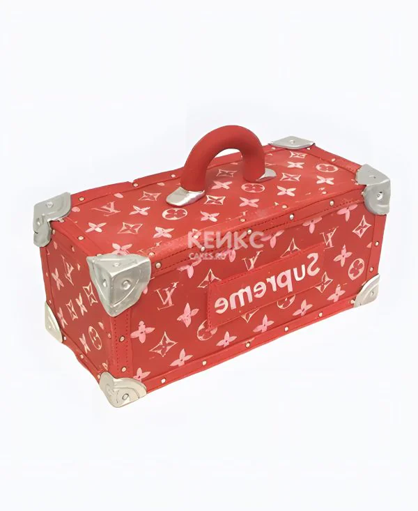 Торт в виде красного чемодана Фото