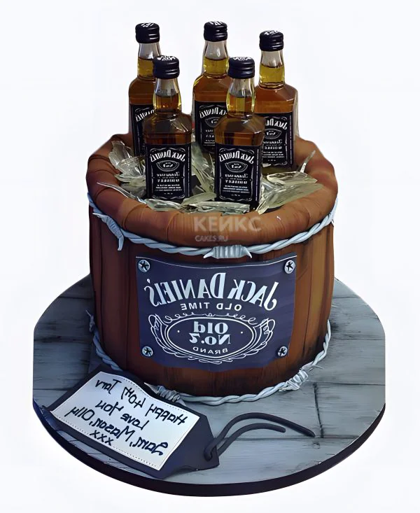 Мужской торт с бутылочками виски джек дениелс Мужской торт с бутылочками виски джек дениелс Фото