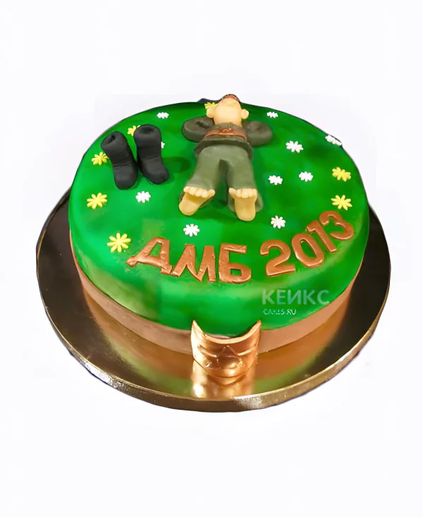 Милый зеленый торт для встречи военного Милый зеленый торт для встречи военного Фото