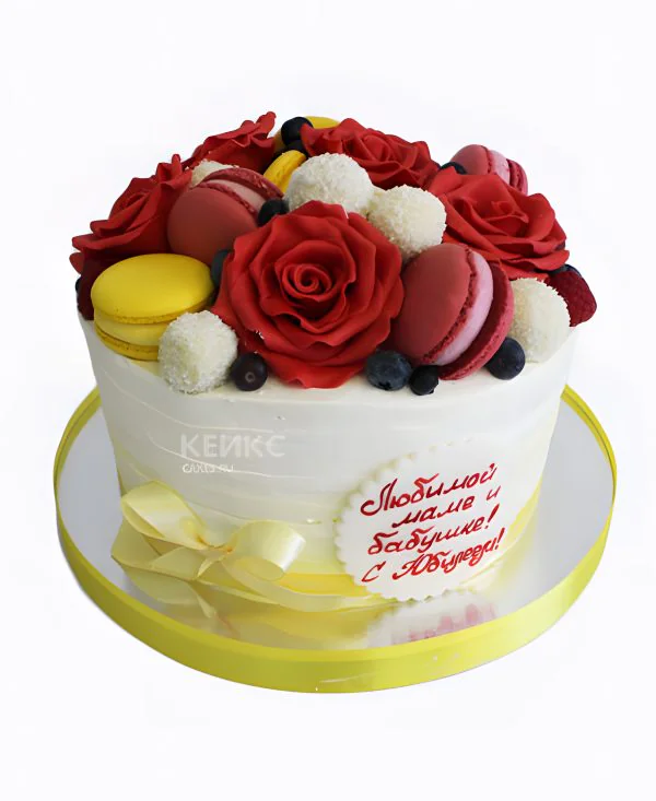 Торт ягодный с макарунами без мастики Фото