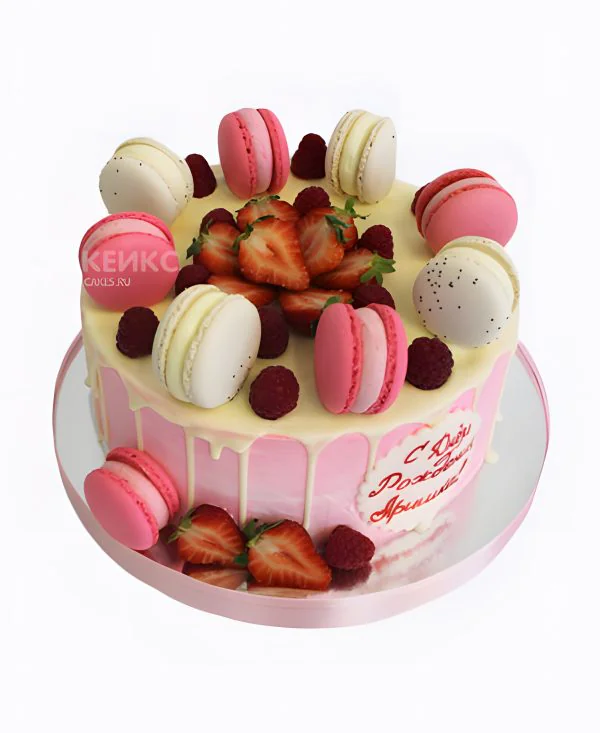 Розовый торт с ягодами и макарунами Розовый торт с ягодами и макарунами Фото