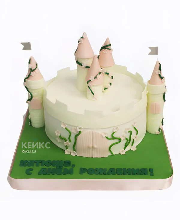 Милый торт в виде замка принцессы Милый торт в виде замка принцессы Фото