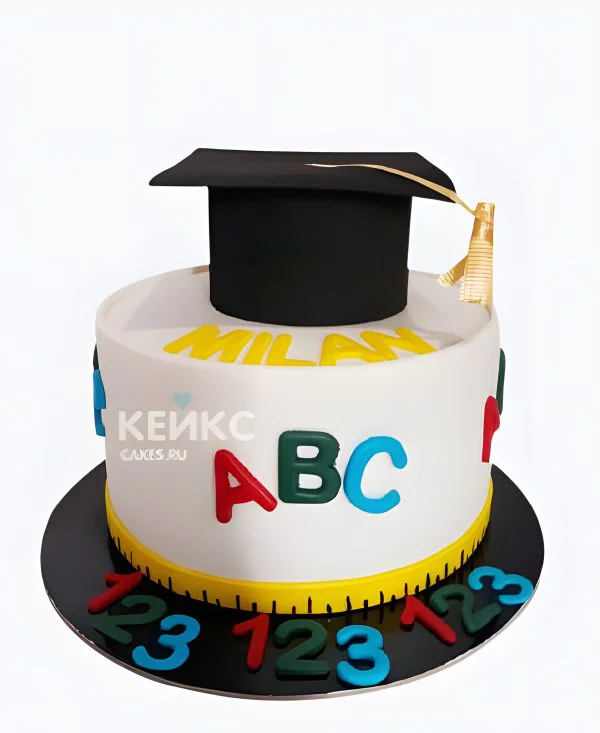 Белый торт с цифрами и буквами на выпускной в детский сад Белый торт с цифрами и буквами на выпускной в детский сад Фото