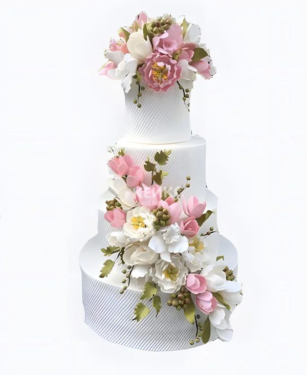 Красивый торт с бело-розовыми цветами Фото