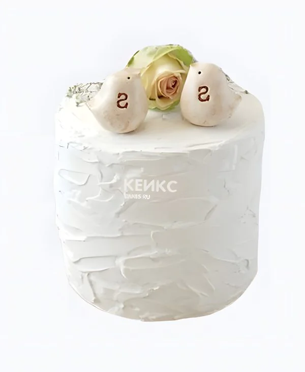 Нежный свадебный торт с голубями Фото