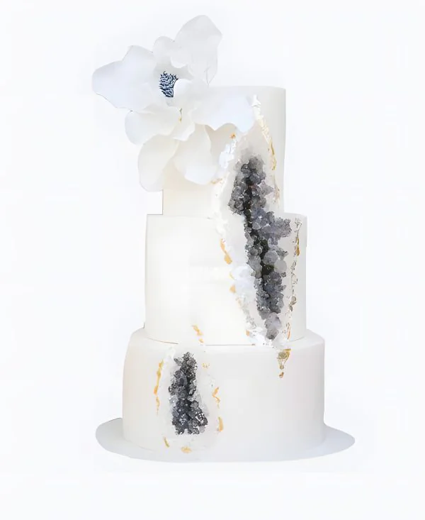 Свадебный торт с кристальным разломом Фото
