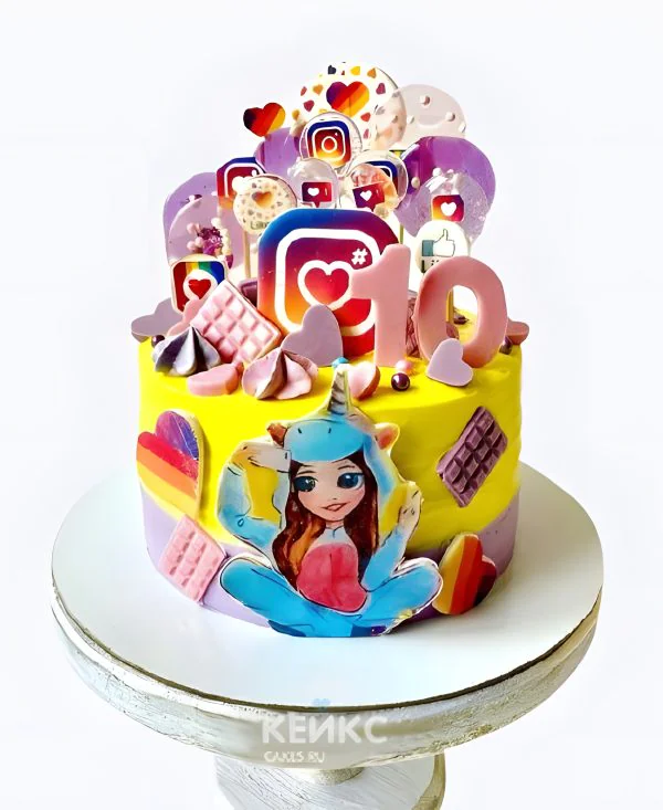 Торт девочке на 10 лет с аппликациями и леденцами Фото