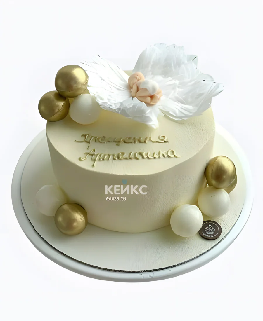 Велюровый торт мальчику на крестины с фигуркой Фото