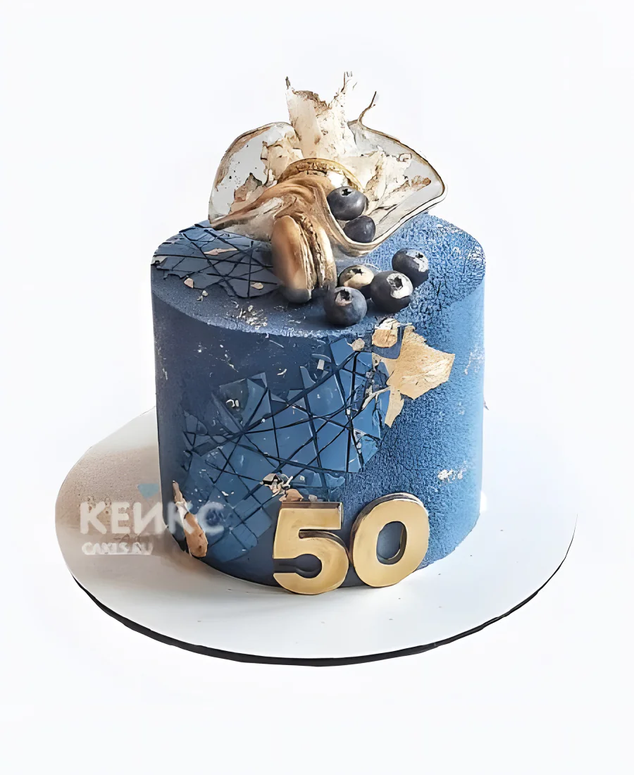 Велюровый торт женщине на 50 лет с голубикой и золотом Фото