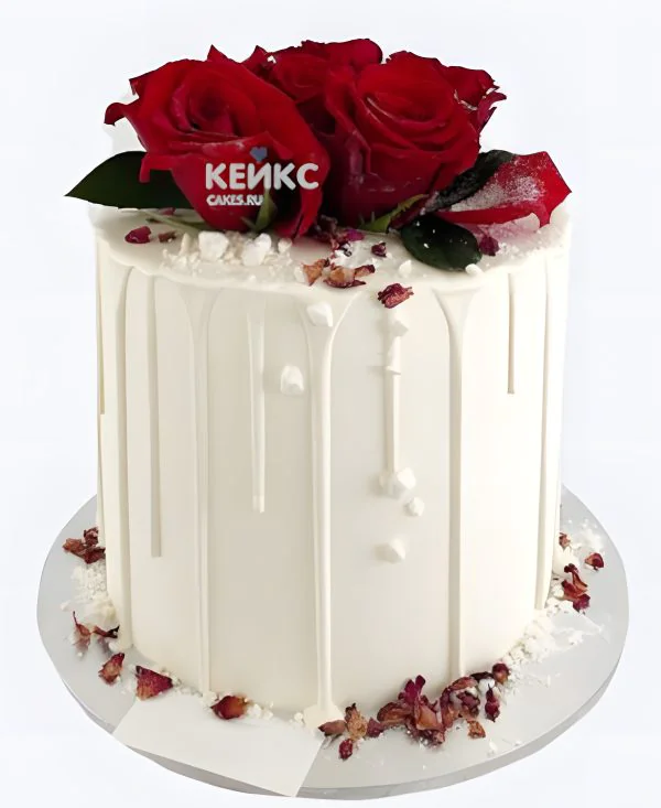 Белый торт на 8 марта с красными розами Белый торт на 8 марта с красными розами Фото