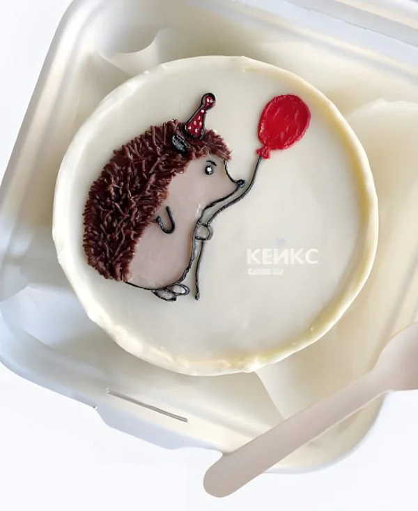 Бенто-торт ежик в праздничном колпаке Бенто-торт ежик в праздничном колпаке Фото