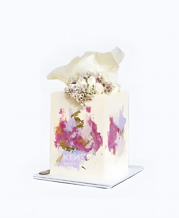 Эксклюзивный необычной формы торт с цветами Эксклюзивный необычной формы торт с цветами Фото
