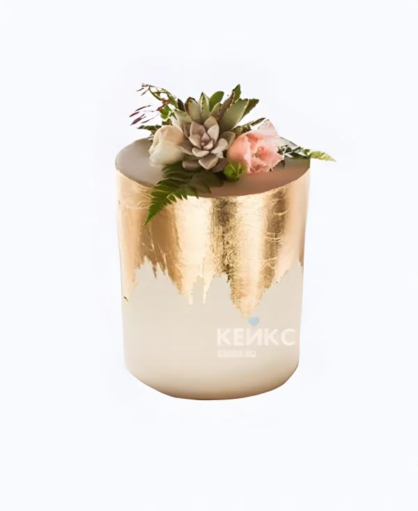 Эксклюзивный золотой торт с цветами Фото