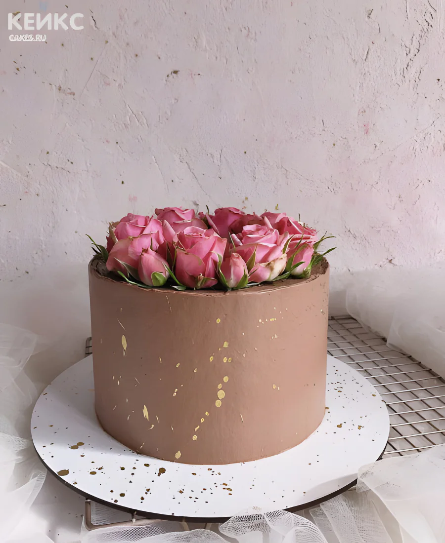 Эстетичный шоколадный торт с розами Эстетичный шоколадный торт с розами Фото