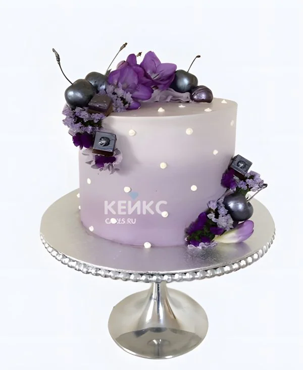 Фиолетовый торт с вишней и цветами Фиолетовый торт с вишней и цветами Фото