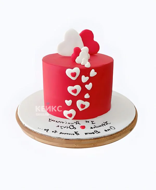 Красный торт для влюбленных Красный торт для влюбленных Фото