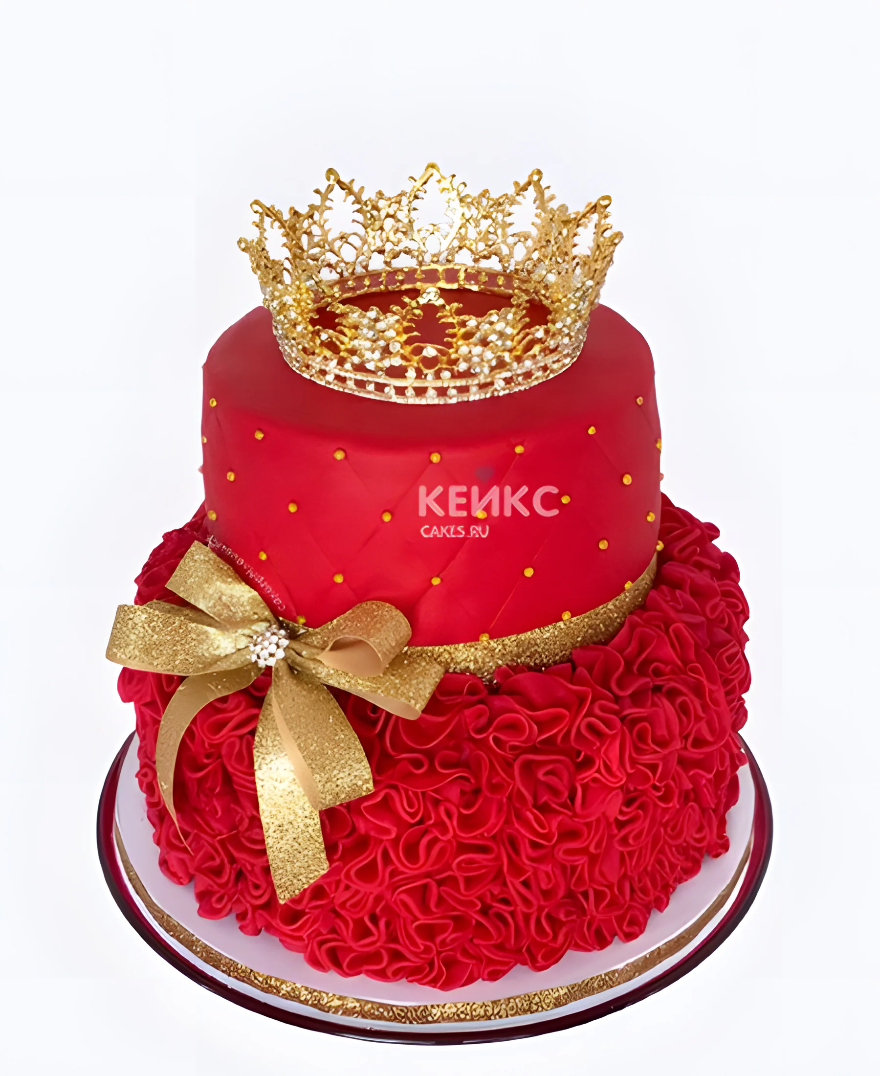 Красный торт с рюшами и короной Красный торт с рюшами и короной Фото