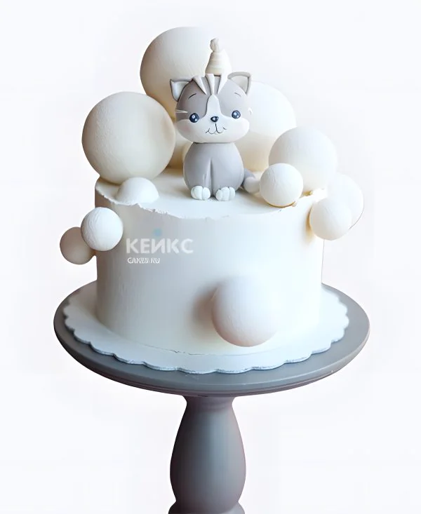 Миленький белый велюровый торт с фигуркой котика Миленький белый велюровый торт с фигуркой котика Фото