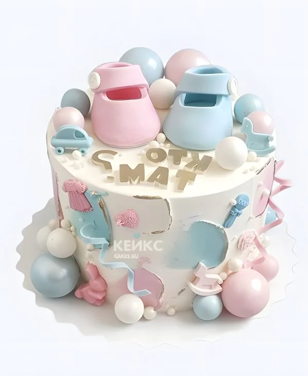 Милый торт на выписку с пинетками Фото