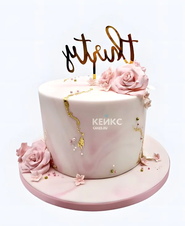 Мраморно розовый торт с цветами и топпером Фото