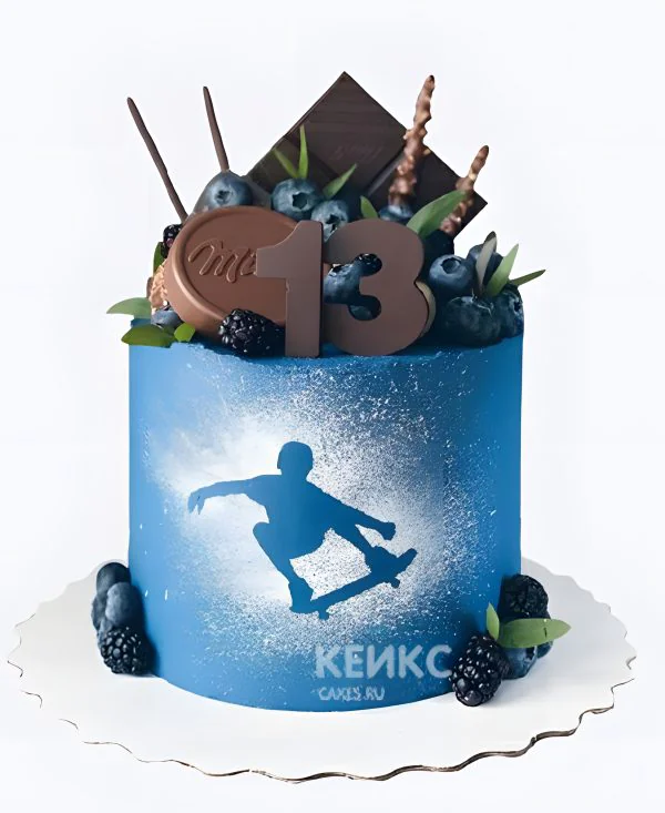 Необычный торт мальчику на 13 лет с голубикой и шоколадом Фото