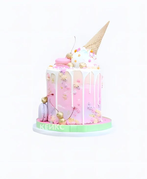 Нежно-розовый торт девочке на 5 лет с рожком мороженого и макарон Нежно-розовый торт девочке на 5 лет с рожком мороженого и макарон Фото