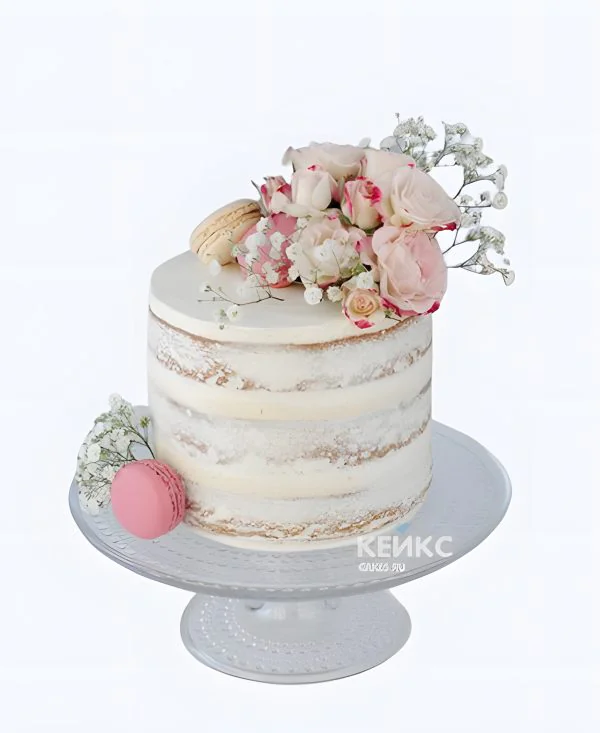 Нежный торт женщине на 30 лет с цветами и макарунс Фото