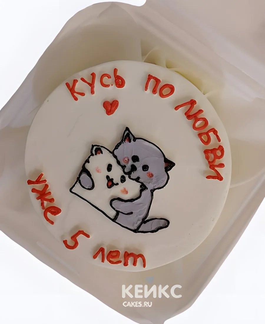 Очаровательный бенто торт с котиками и надписью Очаровательный бенто торт с котиками и надписью Фото