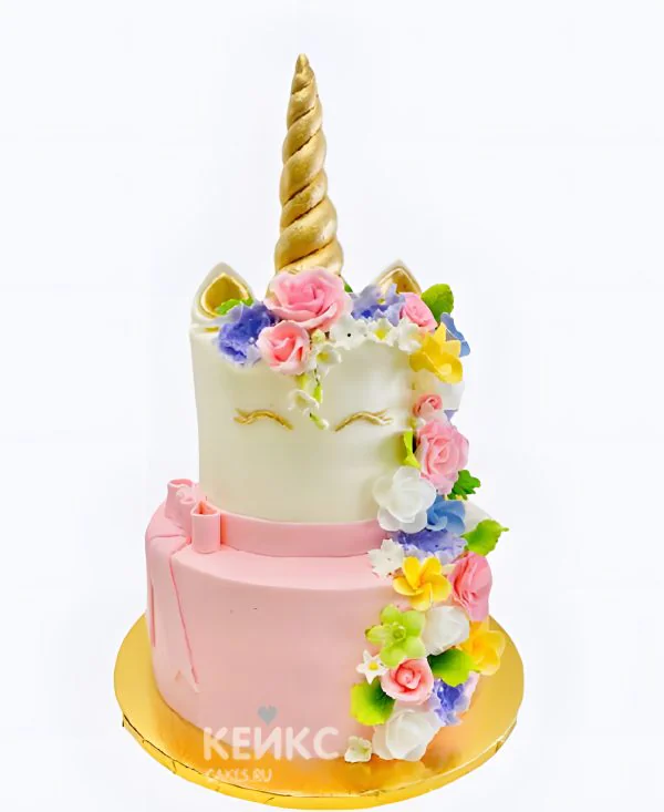 Распрекрасный двухъярусный торт с единорогом и цветами из мастики Фото