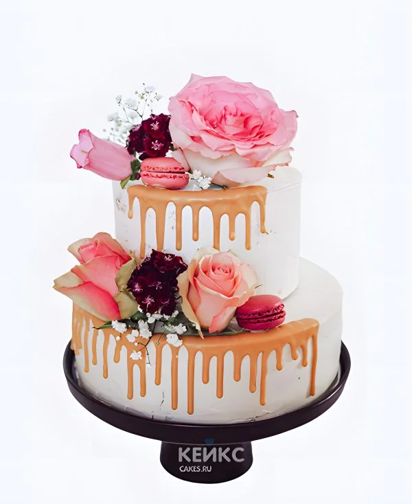 Шикарный торт на 25 лет с розами и макарон Фото