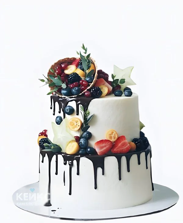 Шикарный торт женщине на юбилей 30 лет с ягодами Фото