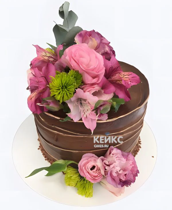 Шоколадный торт в коричневом цвете с живыми цветами Шоколадный торт в коричневом цвете с живыми цветами Фото