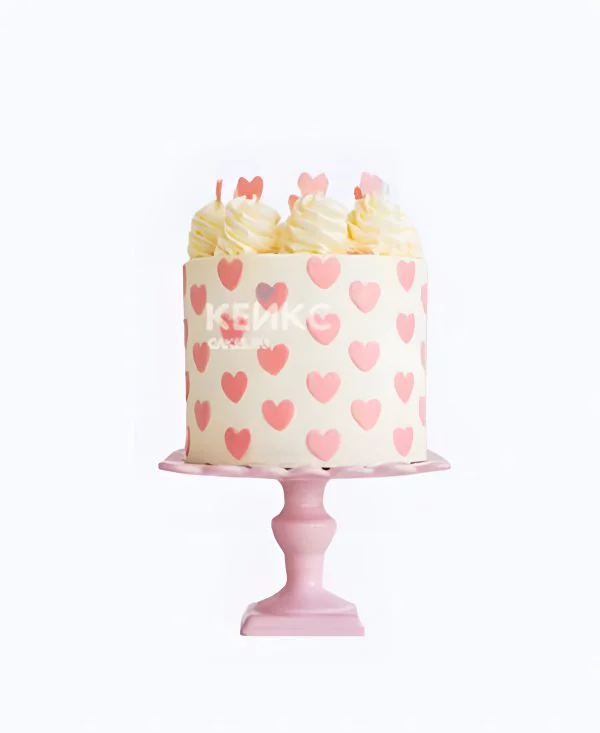 Торт девочке на 3 года с кремом и сердцами Фото