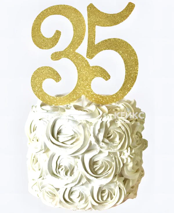 Торт на 35 лет из белого крема с топпером Торт на 35 лет из белого крема с топпером Фото