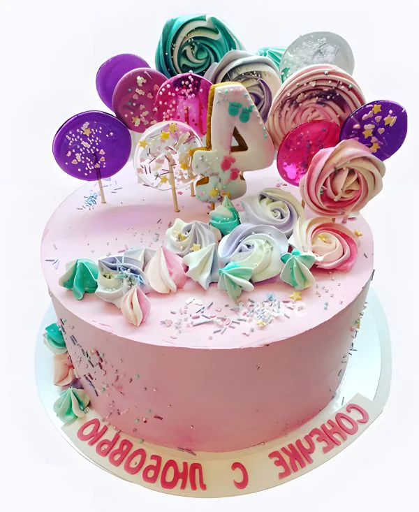 Торт на 4 года с безе и леденцами Фото