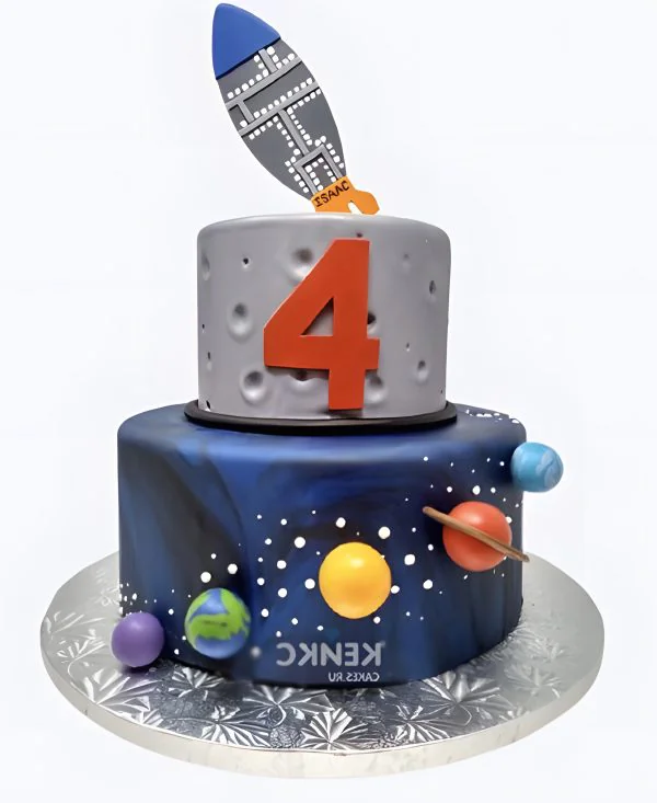 Торт на 4 года с планетами и ракетой Фото