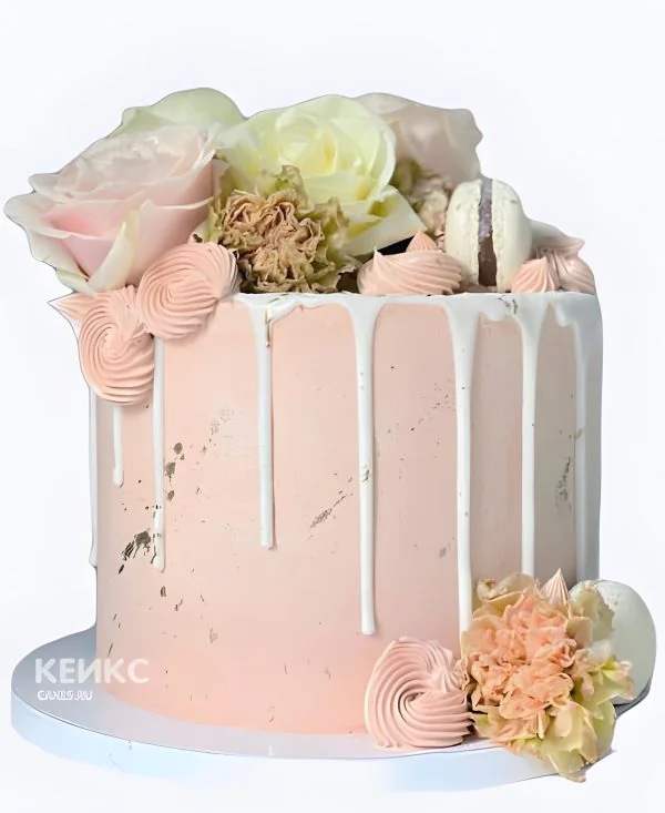 Торт на юбилей 30 лет с нежным декором Фото