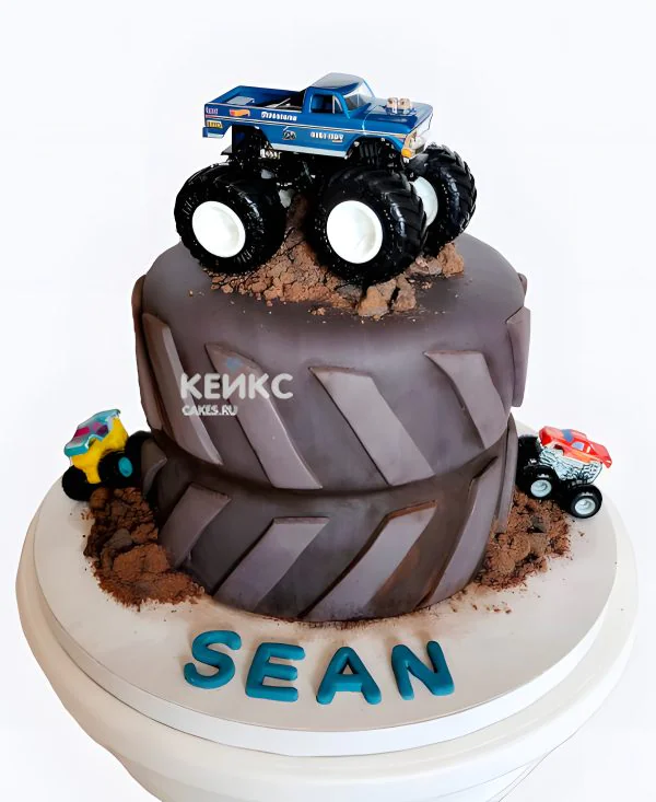 Торт с фигуркой джипа и машинками Фото