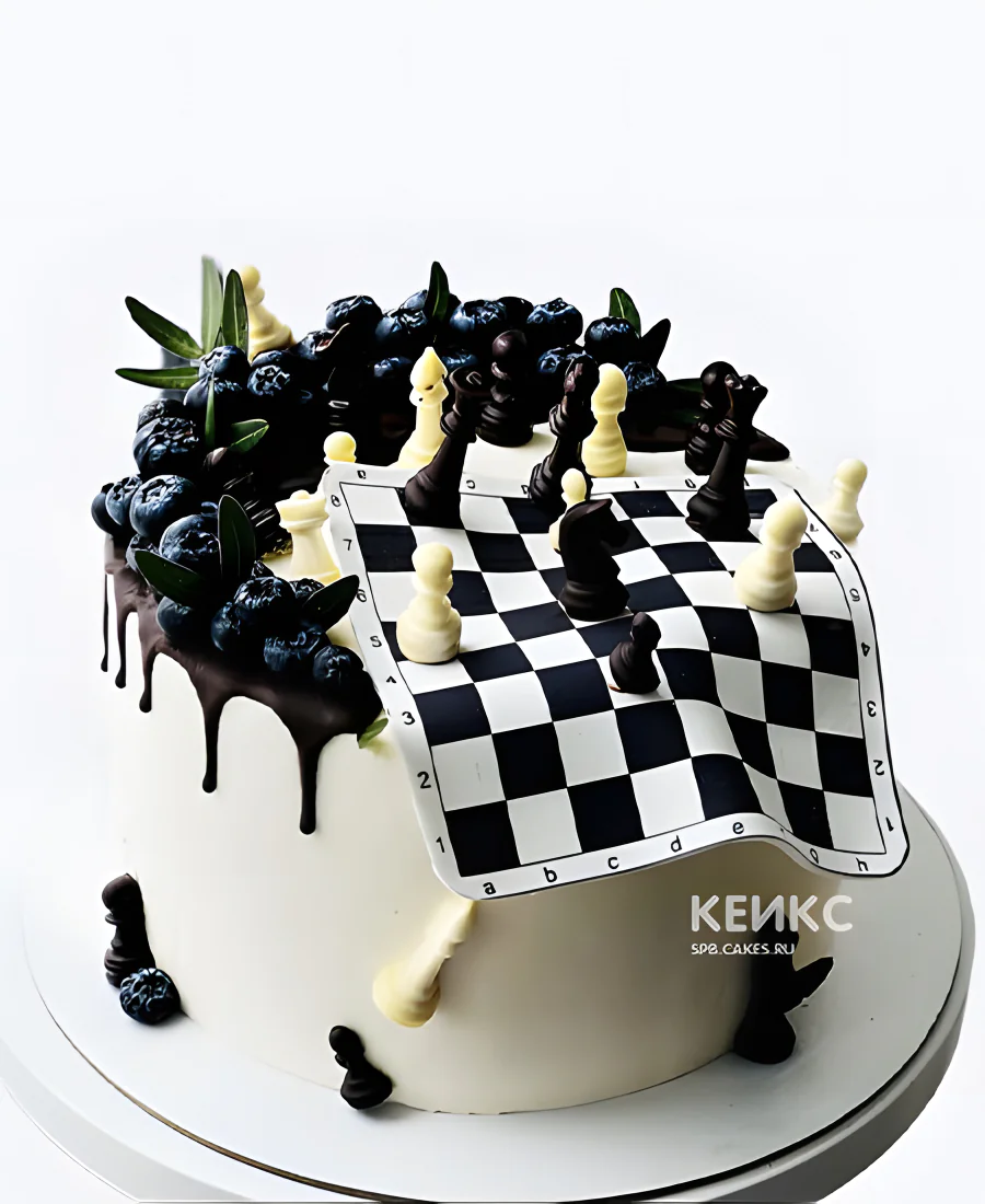 Торт с шахматной доской и ягодами Торт с шахматной доской и ягодами Фото