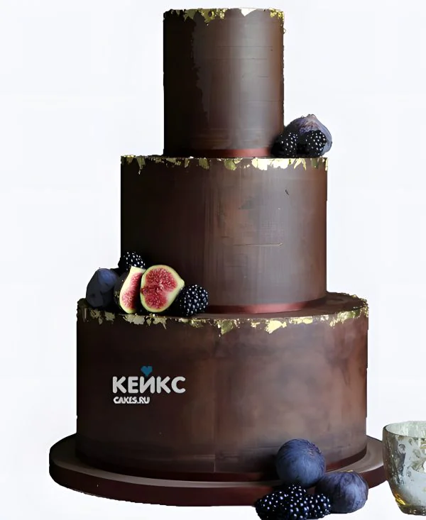 Торт в коричневом цвете с инжиром и ежевикой Торт в коричневом цвете с инжиром и ежевикой Фото